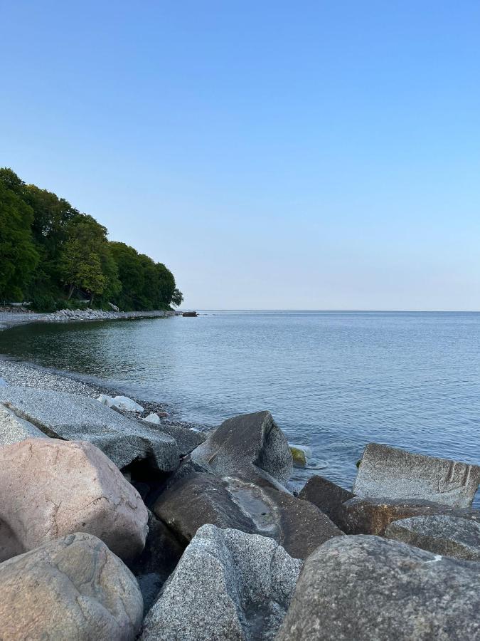 Sonnige Souterrain-Ferienwohnung Sassnitz Esterno foto